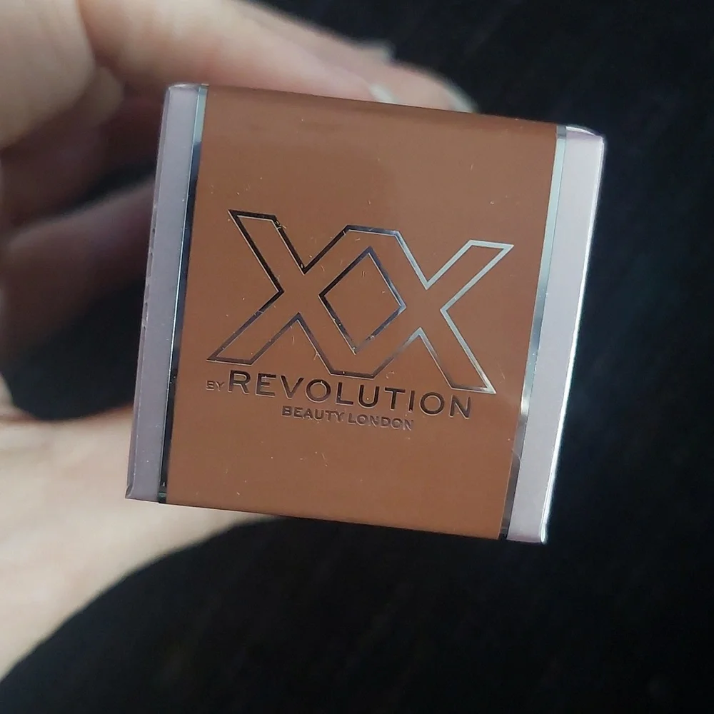 New‎ makeup revolution glow skin fauxxdation F12.5